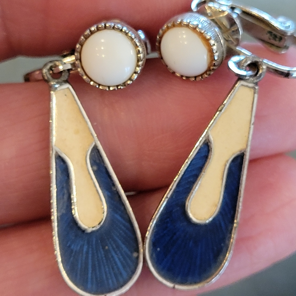 Vintage Signed Clip-On Earrings ~ 2 Pair ~ Kramer ~ Avon ~ MCM ~ 1960s - Picture 8 of 13